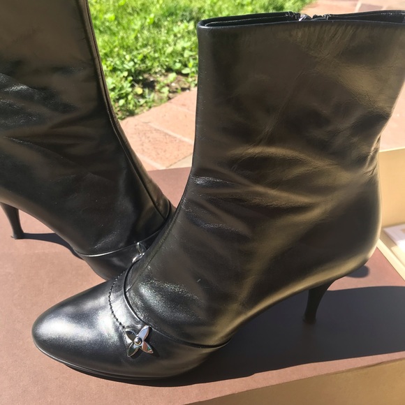 LOUIS VUITTON ANKLE BOOTS - Picture 4 of 6